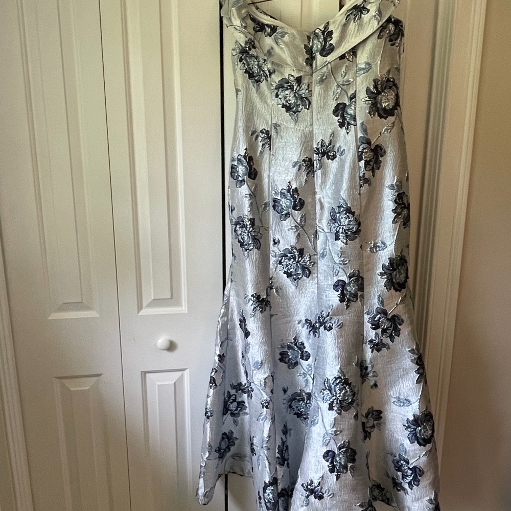 Christina Wu Elegance gown size 14 silver and navy print - Picture 2 of 6